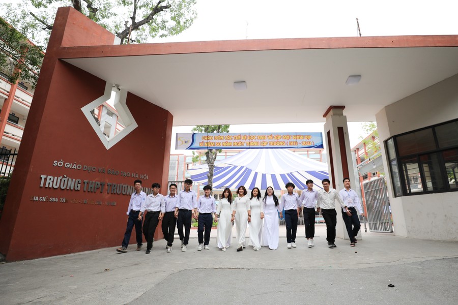 Trường THPT Trương Định – Lý Tự Trọng 50 năm xây dựng và trưởng thành