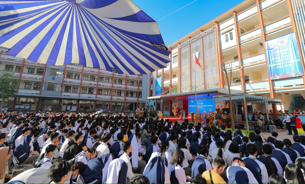 Trường THPT Trương Định – Lý Tự Trọng 50 năm xây dựng và trưởng thành