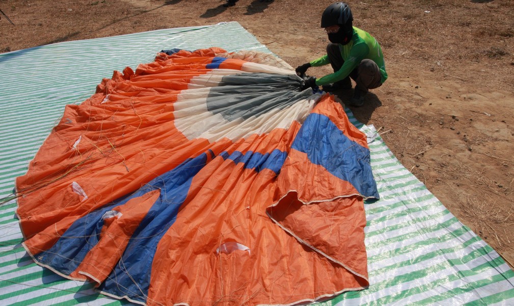 130 phi công thi bay dù lượn ở huyện biên giới tỉnh Kon Tum