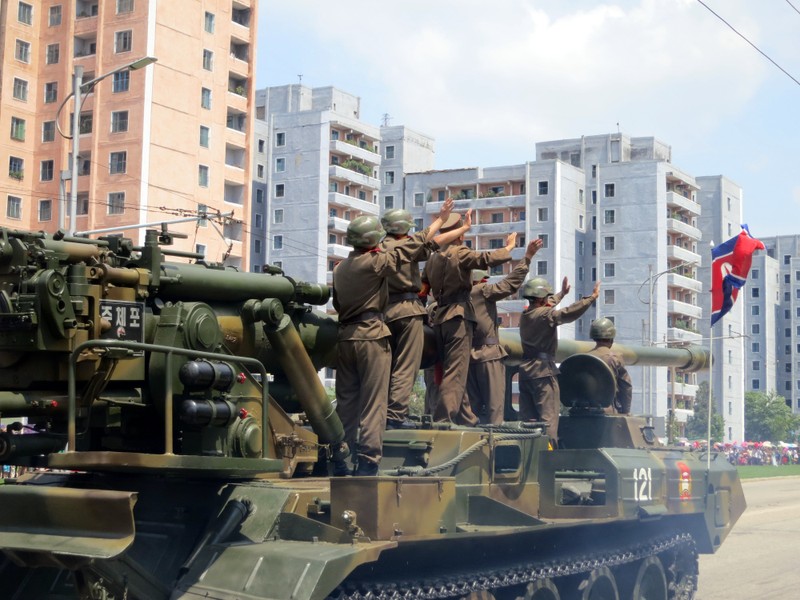 Pháo tự hành 'khủng nhất' Triều Tiên bắn mục tiêu cách xa 60 km
