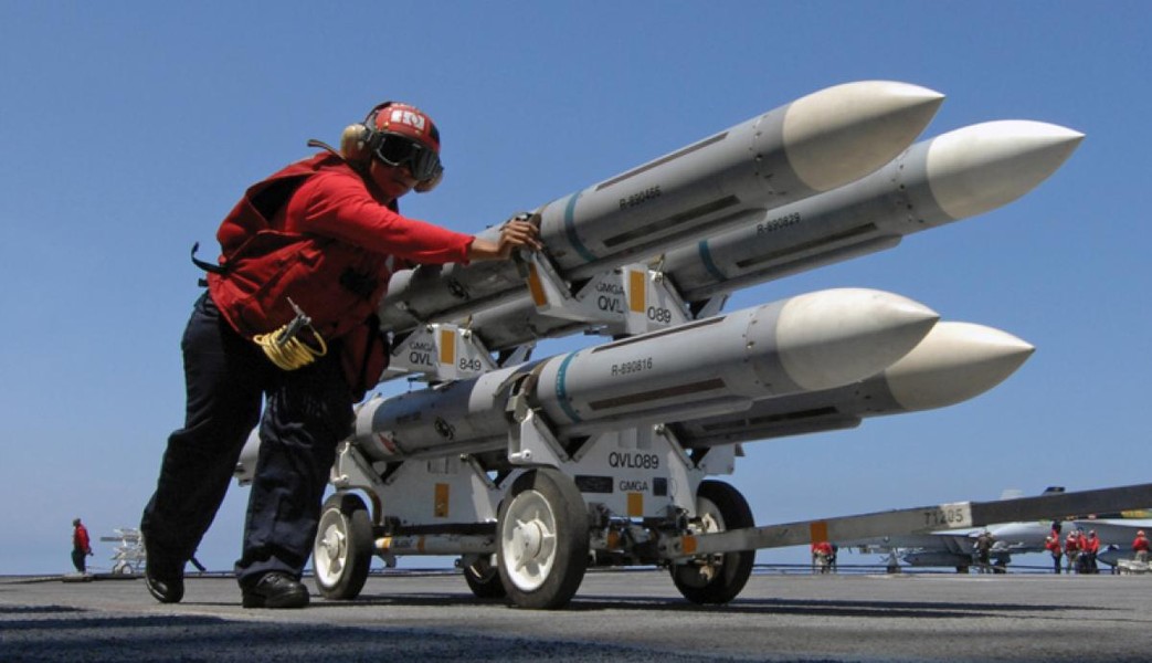 Tiêm kích Ukraine sẽ sử dụng tên lửa không chiến đặc biệt của Mỹ?