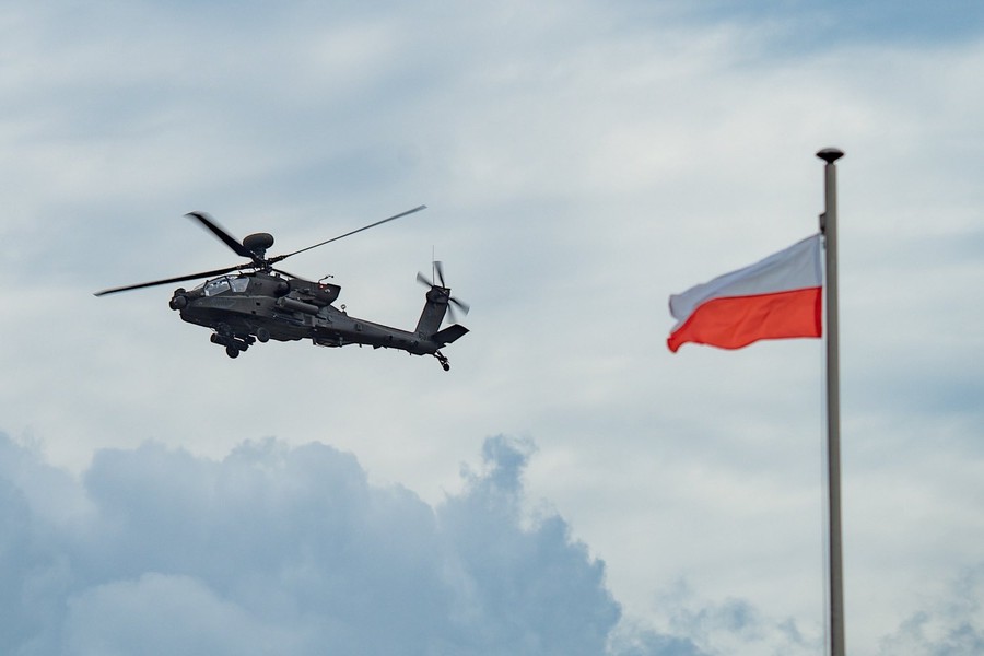 Ba Lan mua 96 trực thăng Apache của Mỹ triển khai gần Belarus?