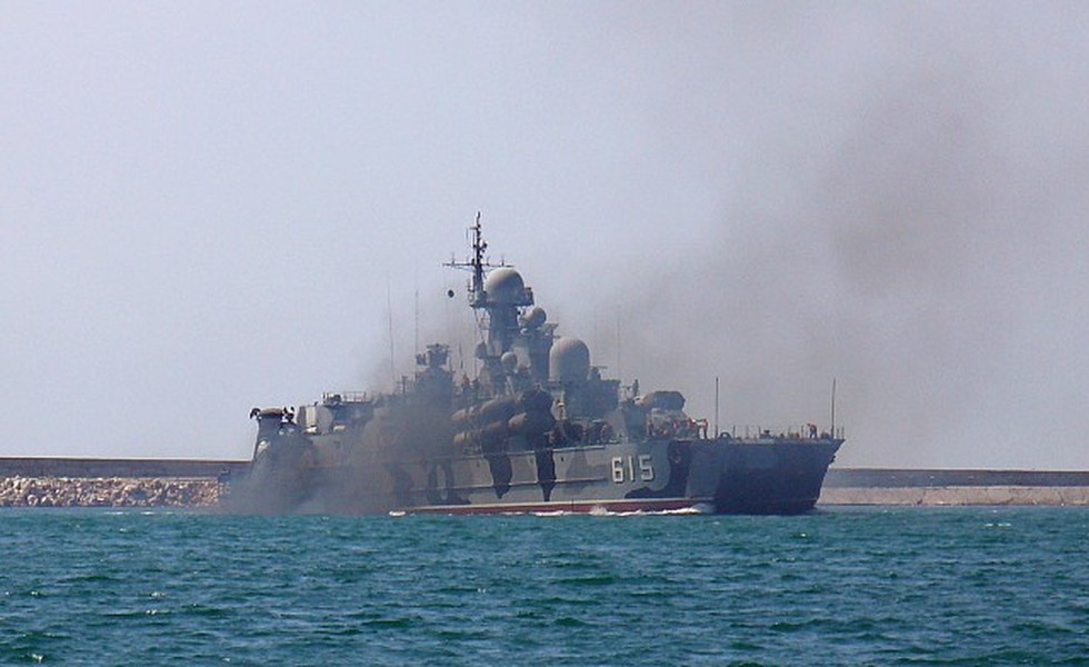 Tàu tên lửa đệm khí Samum đẩy lùi cuộc tấn công của tàu cảm tử
