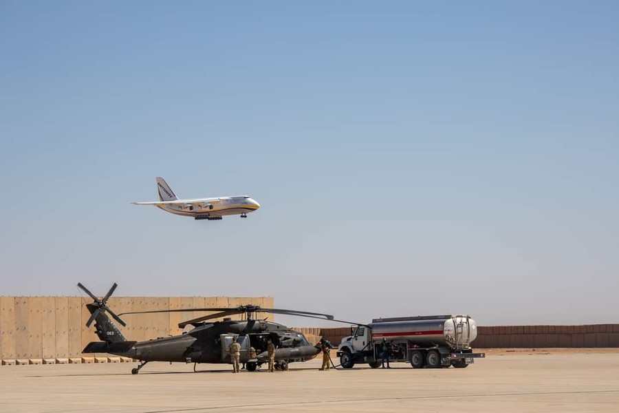 An-124 đưa Quân đội Hà Lan tới điểm nóng