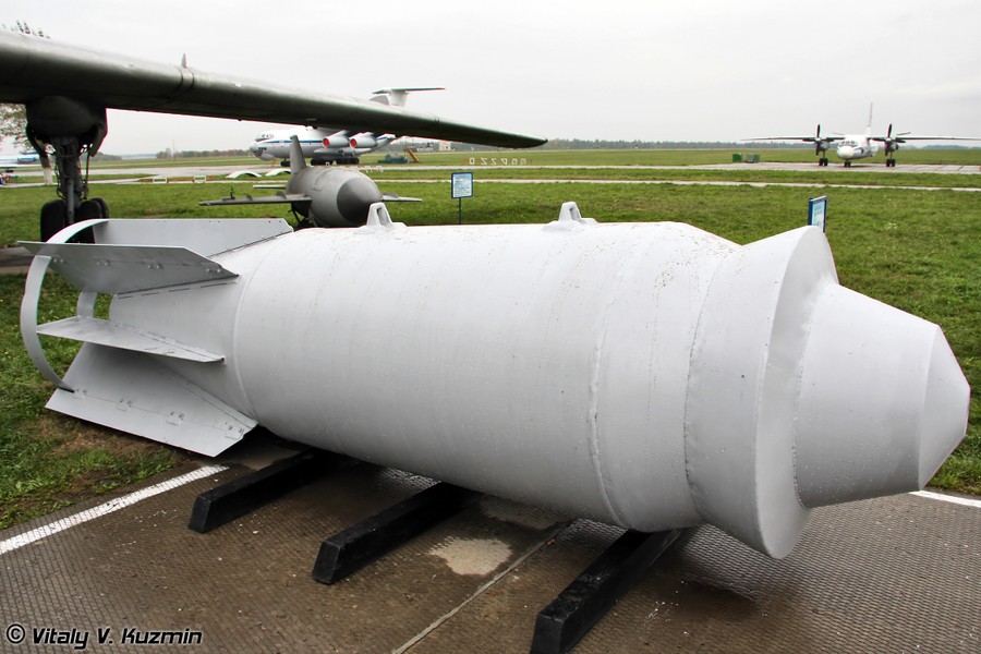 Đề xuất bắt đầu sử dụng bom siêu lớn FAB-9000
