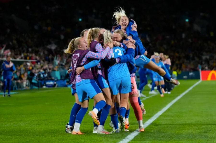 Loạt khoảnh khắc gây tranh cãi tại World Cup nữ 2023