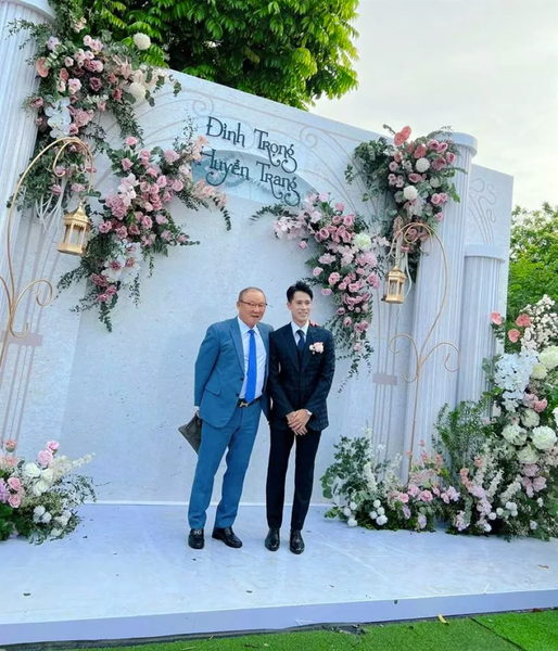 Thầy Park và loạt cầu thủ nổi tiếng dự đám cưới Đình Trọng 