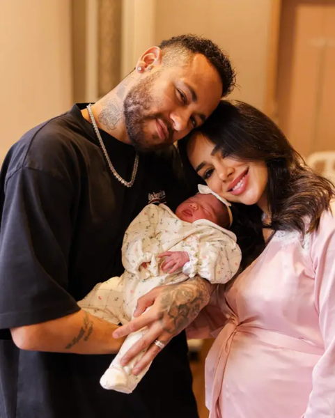Neymar hồ hởi khoe con gái vừa chào đời