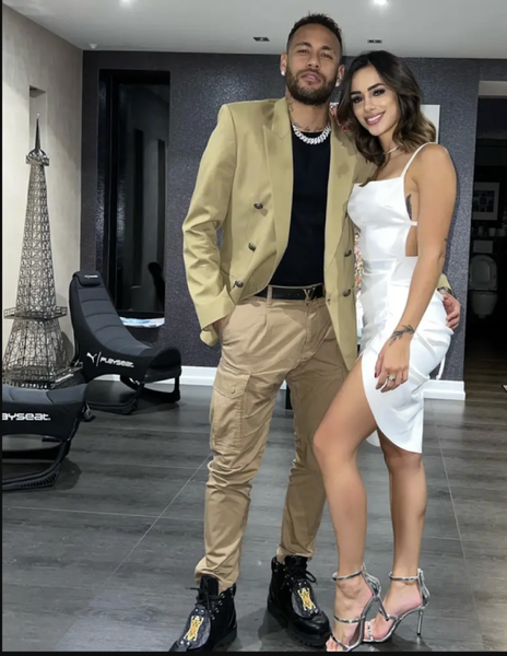 Neymar và bạn gái thoát khỏi vụ cướp táo tợn 