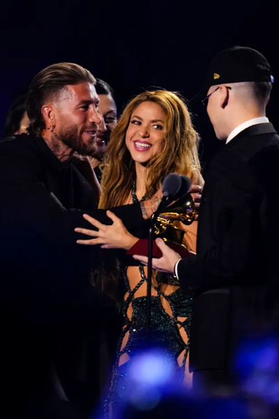 Ramos trao giải Grammy cho bạn gái cũ của ‘kình địch’ Pique