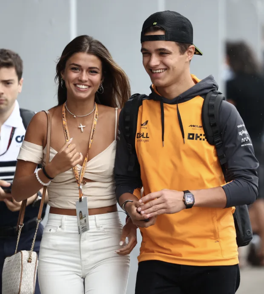 Vẻ đẹp khiến người hâm mộ ‘mất ăn mất ngủ’ của bạn gái tay đua F1 