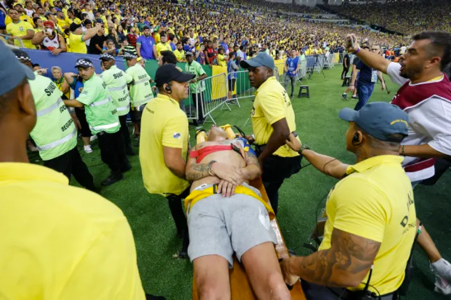 Hình ảnh gây sốc trong cuộc bạo loạn kinh hoàng trận Brazil - Argentina