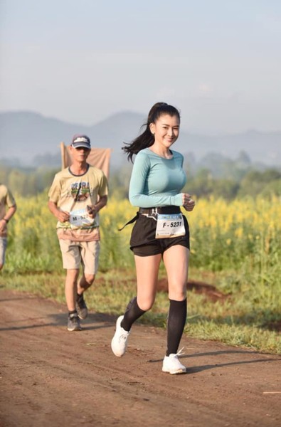  ‘Thiên thần chạy bộ’ Thái Lan gây sốt cộng đồng mạng 