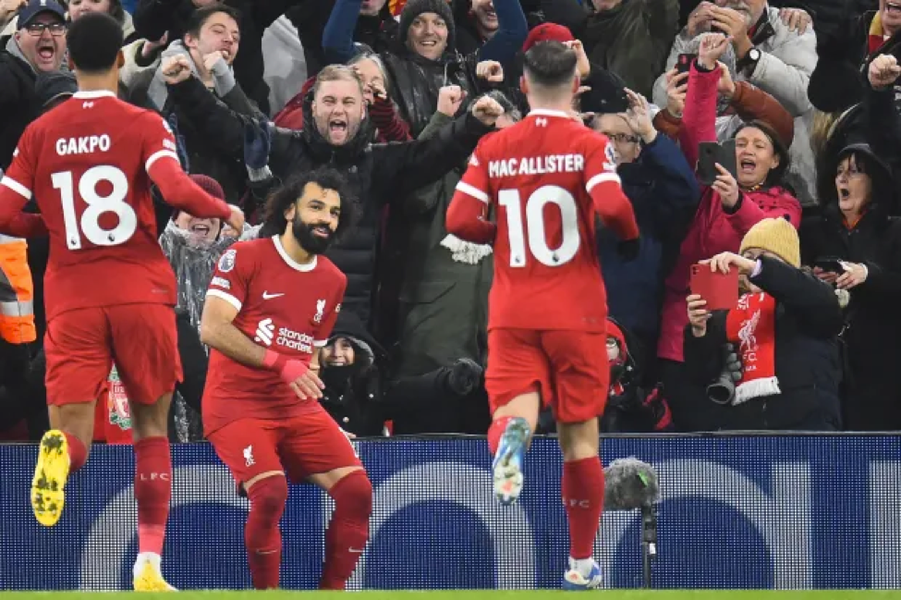 Salah rực sáng, Liverpool thắng đậm Newcastle ngày đầu năm mới 