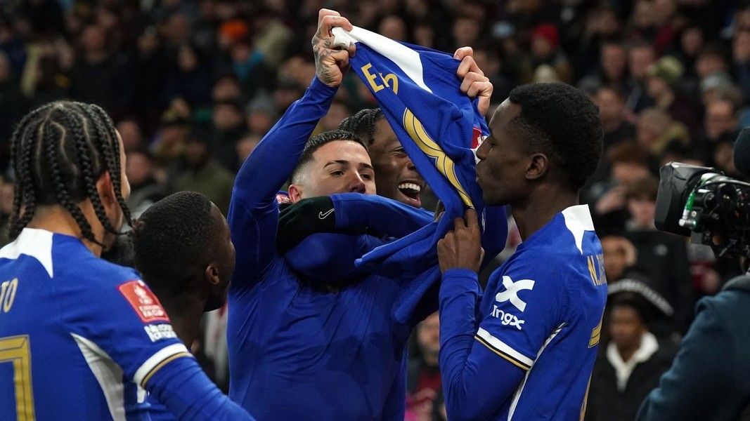 Chùm ảnh: HLV Pochettino chịu thay đổi, Chelsea vùi dập Aston Villa 