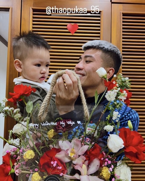 Hội cầu thủ Việt công khai tình cảm ngọt ngào ngày Lễ tình nhân