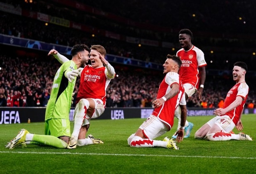 Arsenal hóa giải lời nguyền Champions League, thẳng tiến vào tứ kết
