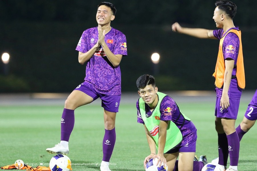 Chùm ảnh: U23 Việt Nam hứng khởi trong ngày đầu tiên tại Qatar 