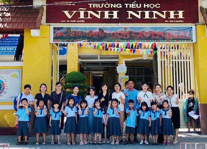 Hình ảnh học sinh lớp 1 Thừa Thiên - Huế nô nức tựu trường sớm