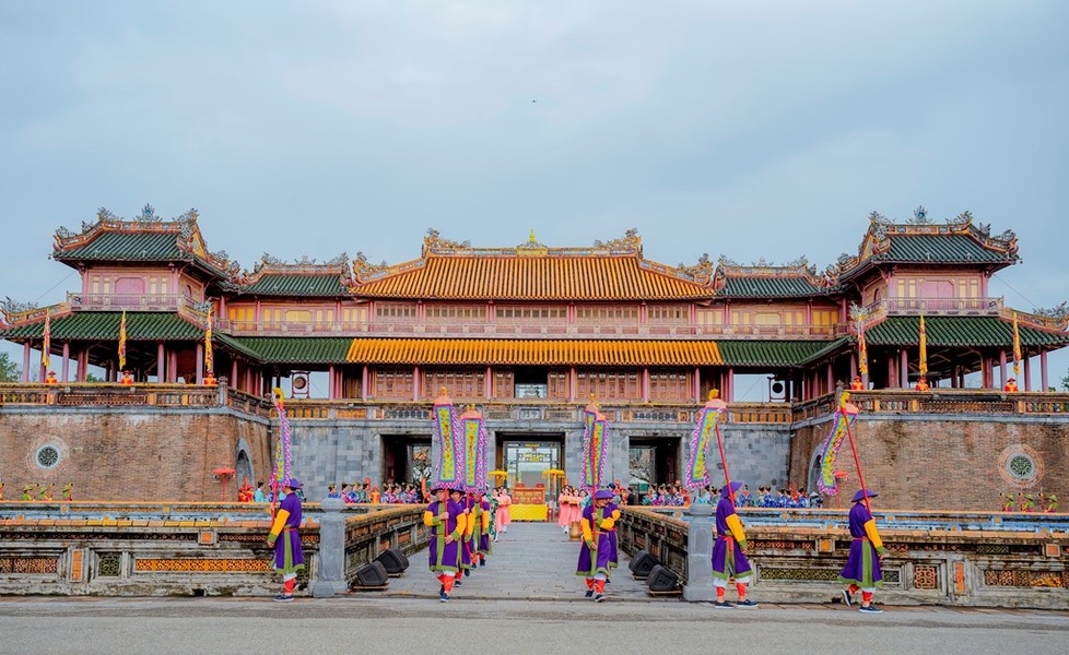 Tái hiện Lễ ban lịch đầu năm mới triều Nguyễn tại cố đô Huế