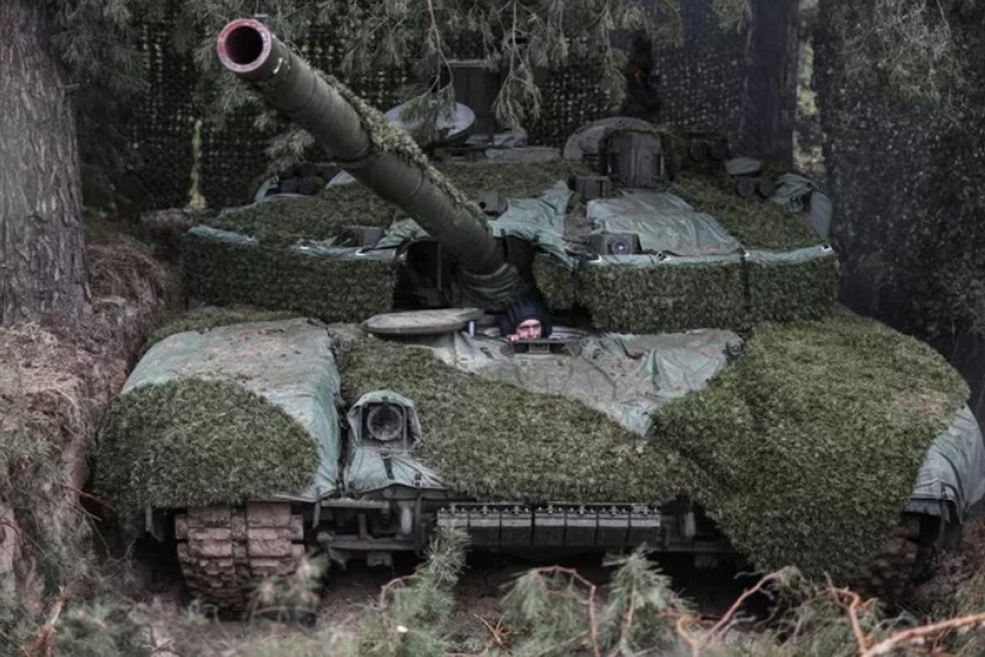 Hình ảnh hiếm kíp lái T-90M Proryv tại điểm nóng