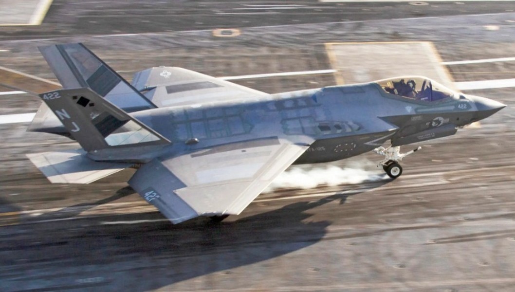 Hình ảnh F-35C tráng gương để tàng hình