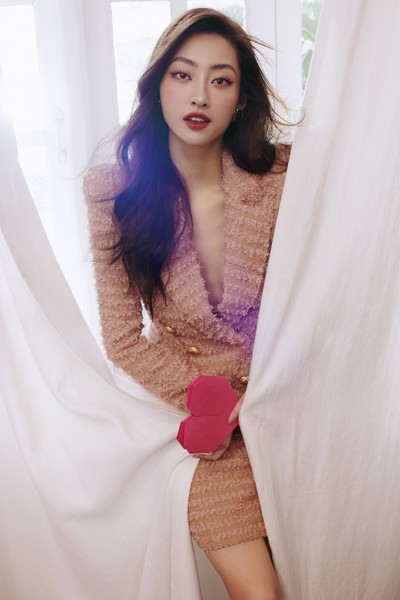 Hoa hậu Lương Thùy Linh đánh dấu tuổi 23 bằng bộ ảnh 'kẹo ngọt'
