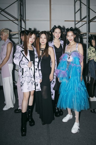 Hoa hậu Thanh Thủy xuất hiện cực chất trên sàn thời trang quốc tế