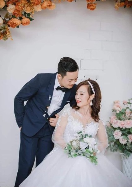 Nhan sắc cô dâu Thu Sao thay đổi ra sao sau 5 năm cưới chồng trẻ kém 35 tuổi?
