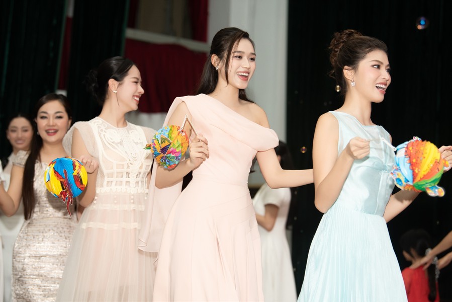 Hoa hậu Thùy Tiên, Bảo Ngọc mang 'Trung thu hạnh phúc' đến hơn 500 em nhỏ
