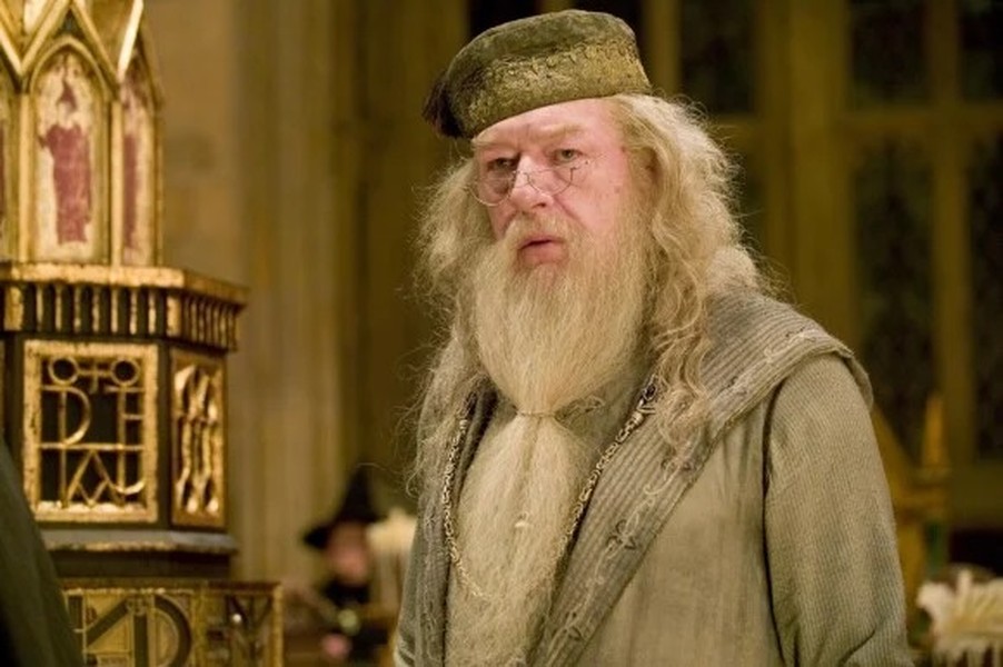 Hình ảnh đời thường của 'cụ Dumbledore' trong phim Harry Potter