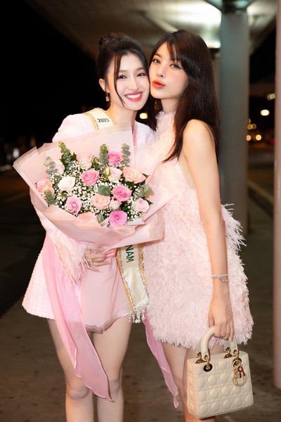 Phương Nhi nhận 'món quà' cực lớn từ hội chị em Hoa hậu, Á hậu 