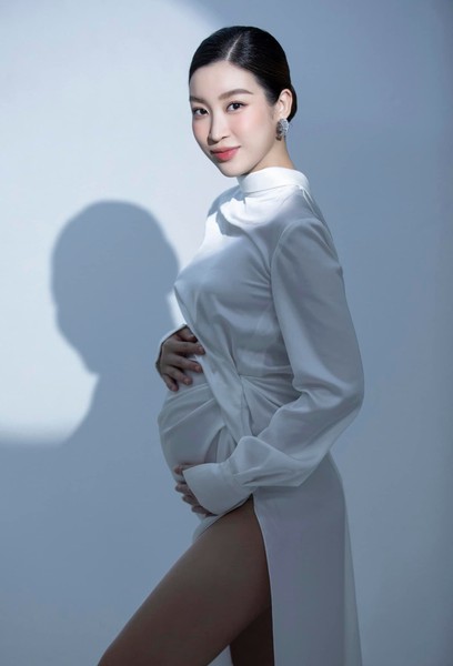 Vóc dáng đáng ngưỡng mộ của Hoa hậu Đỗ Mỹ Linh sau 3 tháng sinh con