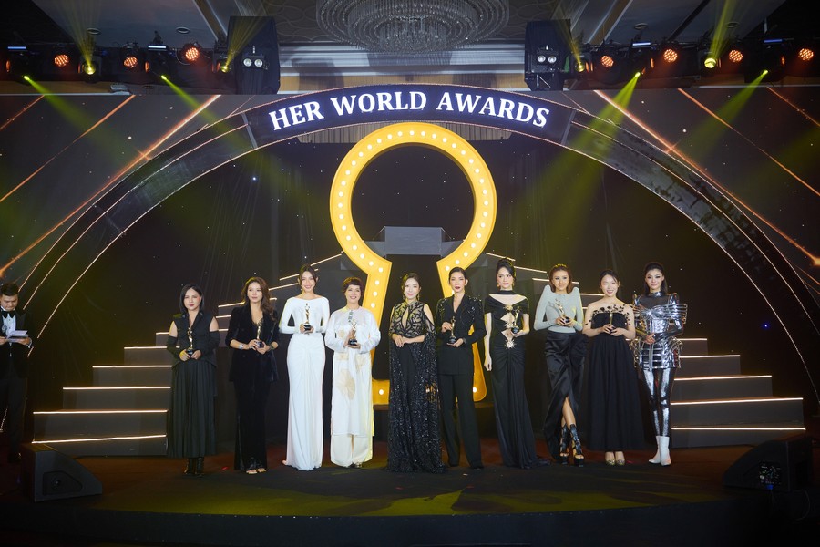 Hoa hậu Thùy Tiên được vinh danh 'Mỹ nhân của năm'