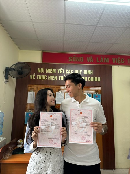 Cặp đôi đẹp nhất nhì làng bóng đá Việt ấn định ngày cưới