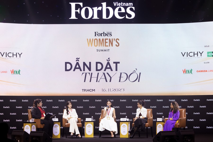 Hoa hậu Thùy Tiên làm diễn giả tại Forbes Vietnam