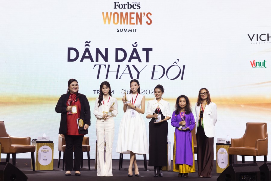 Hoa hậu Thùy Tiên làm diễn giả tại Forbes Vietnam
