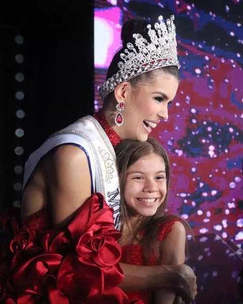 Vừa đăng quang, Hoa hậu Hoàn vũ Venezuela bị chê 'già nua'