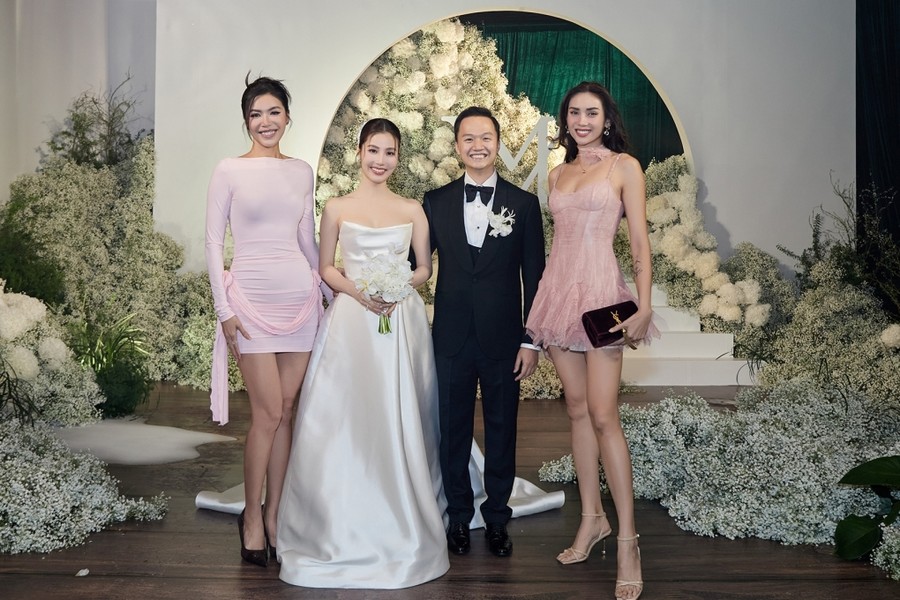 Hoa hậu Mai Phương Thúy cùng dàn sao Việt đình đám dự tiệc cưới Diễm My 9X