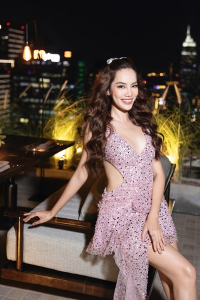 Hoa hậu Lê Hoàng Phương gây ngỡ ngàng với nhan sắc quá đỗi xinh đẹp