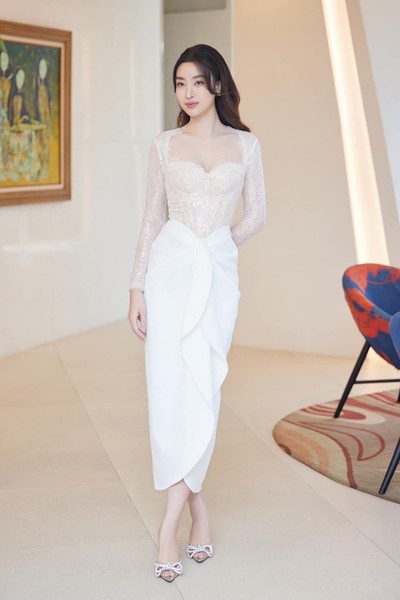 Trầm trồ vóc dáng 'gái một con' của Hoa hậu Đỗ Mỹ Linh 