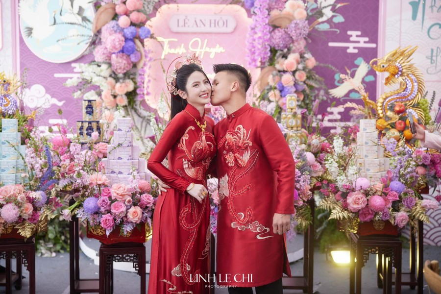 Hé lộ ngày cưới của Quang Hải và bà xã hotgirl