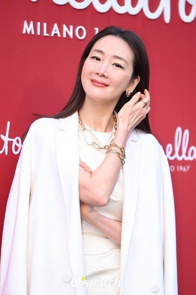 Kinh ngạc ngoại hình 'nữ hoàng nước mắt' Choi Ji Woo ở tuổi U50