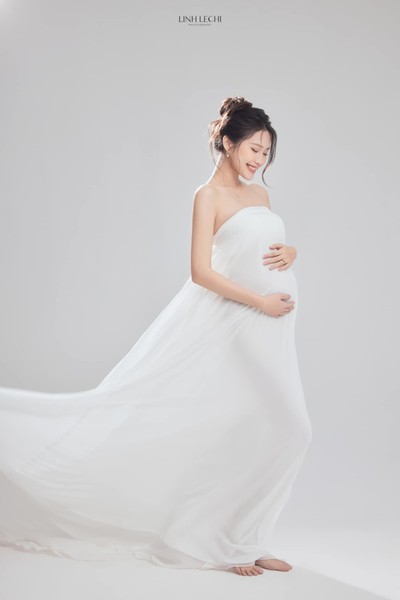 Mẹ vợ Đoàn Văn Hậu phản ứng đáng yêu trước tin con gái mang thai
