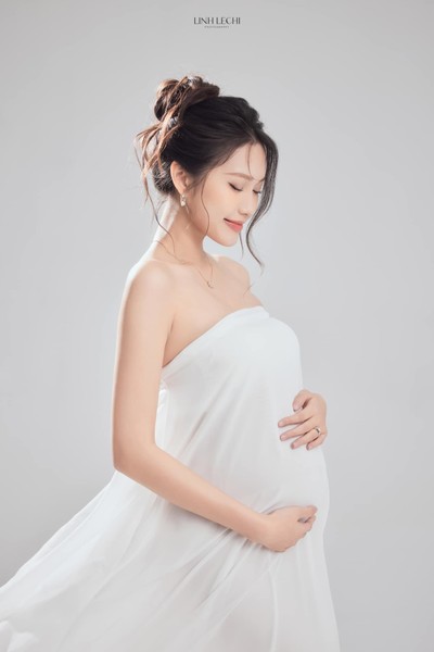 Mẹ vợ Đoàn Văn Hậu phản ứng đáng yêu trước tin con gái mang thai
