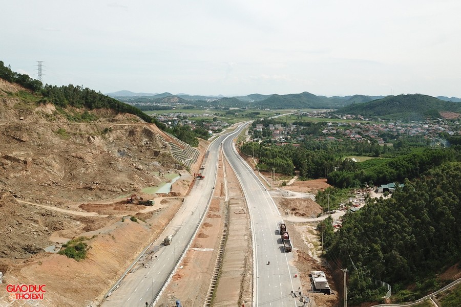 Cao tốc Bắc Nam đoạn Nghi Sơn - Diễn Châu trước ngày thông xe