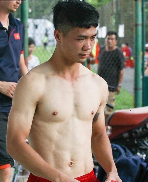 Thân hình 6 múi 'vạn người mê' của dàn cầu thủ Việt Nam