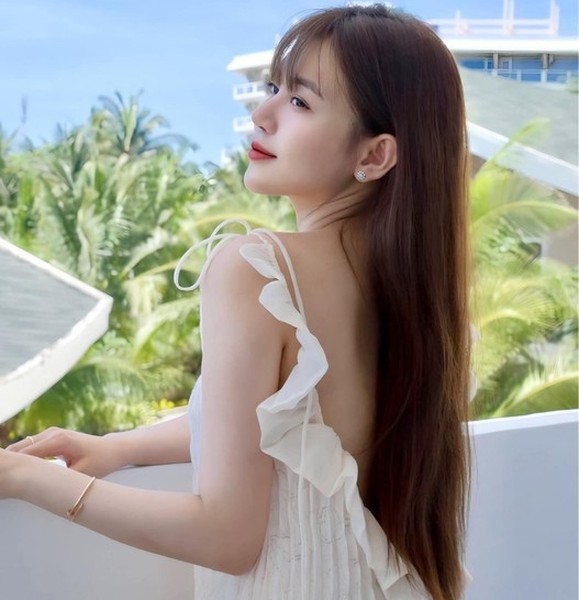 Bạn gái xinh đẹp của Phan Tuấn Tài công khai loạt ảnh nóng bỏng 