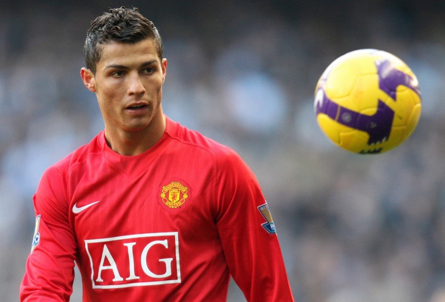 Ronaldo, Messi có tên trong đội hình hay nhất lịch sử bóng đá thế giới