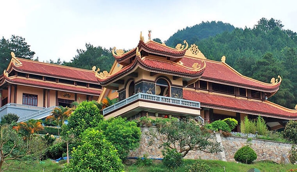 10 ngôi chùa được nhiều người tìm đến cầu bình an dịp đầu năm 